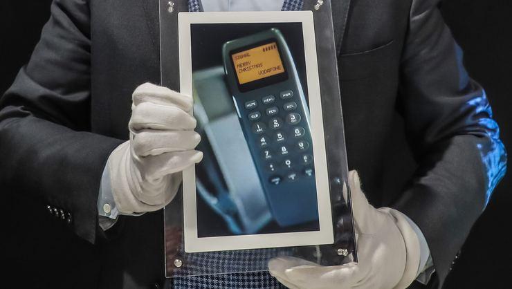 Dünyadaki ilk SMS, NFT formatında 107 bin euroya satıldı