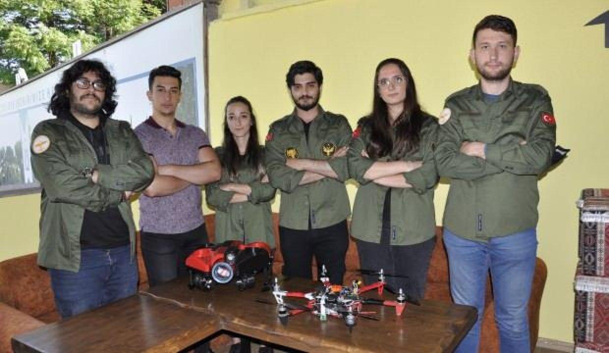 İmkansızlıklarına rağmen bir araya gelen öğrenci grubu