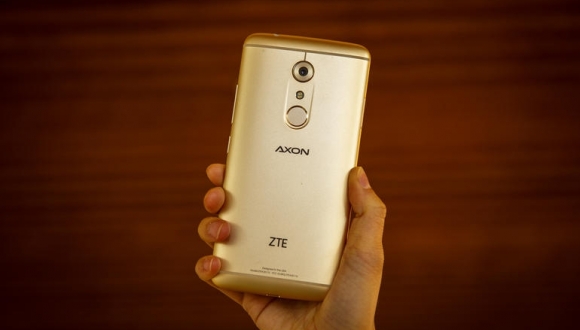 ZTE Axon 7 Kutusundan Çıkıyor